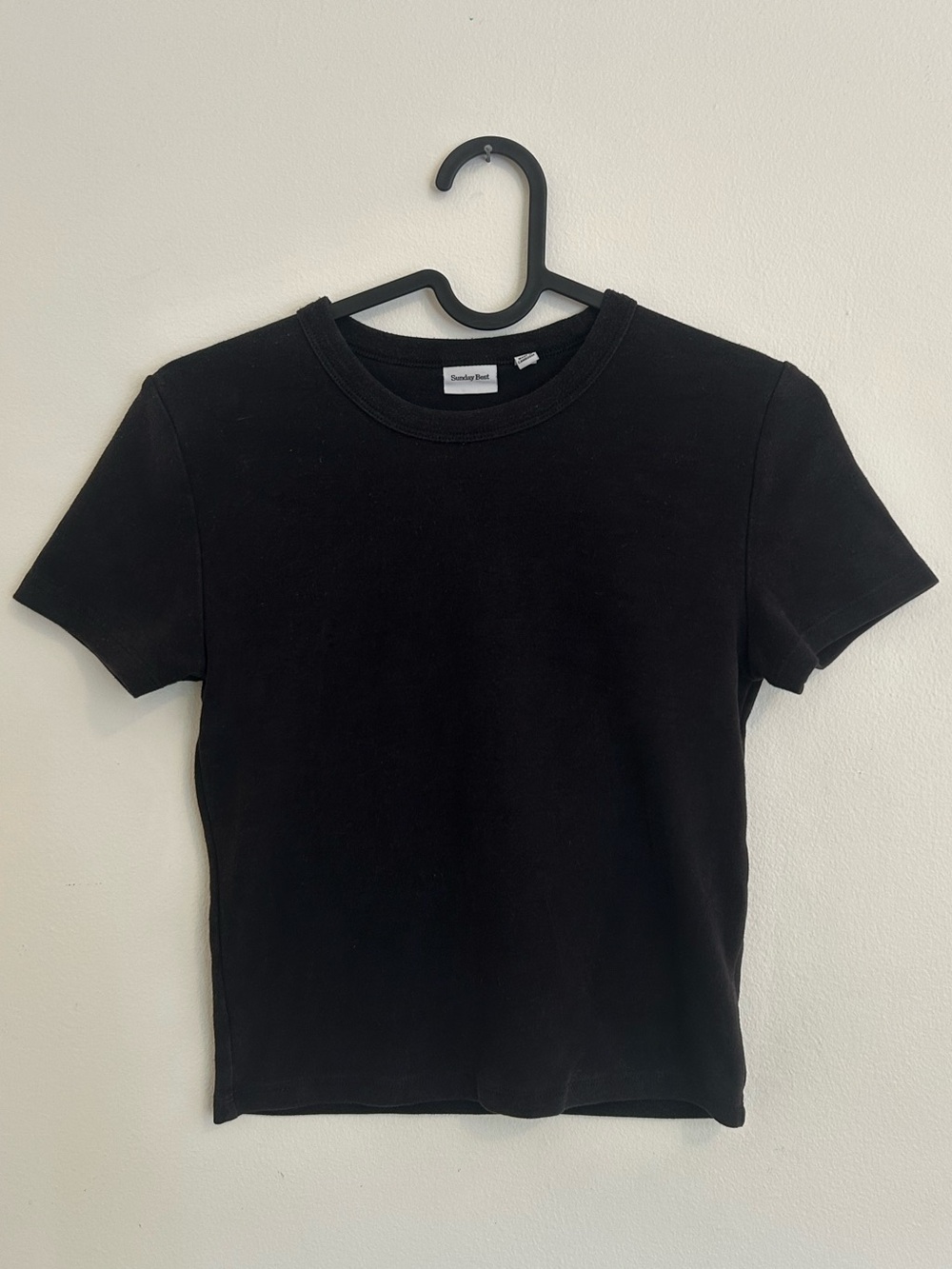 Aritiza black baby tee